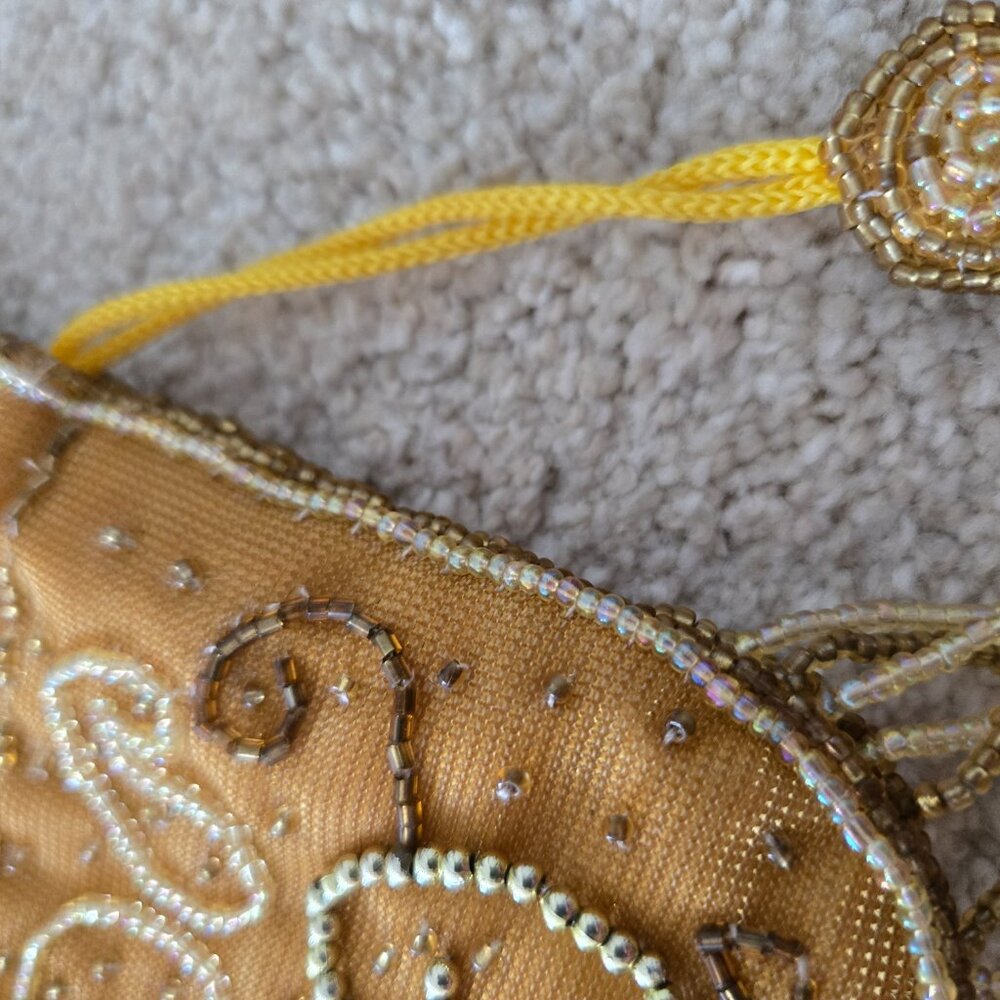Small gold hand embroidered beaded purse for garden party - Picture 11 of 14